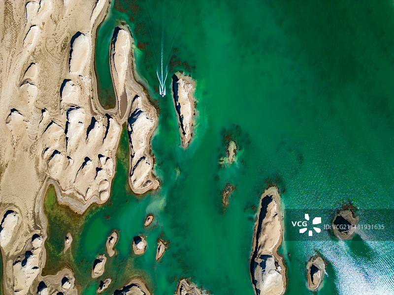 乌素特水上雅丹图片素材