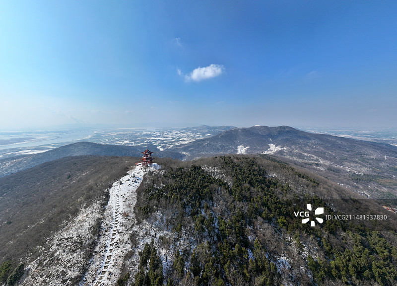 航拍襄阳鹿门山国家森林公园鹿门寺望江亭雪景自然风光图片素材