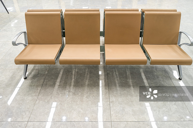 中国市民之家市政服务大厅室内环境拍摄主题，一排整齐的重复的长椅座位，室内无人图像摄影图片素材