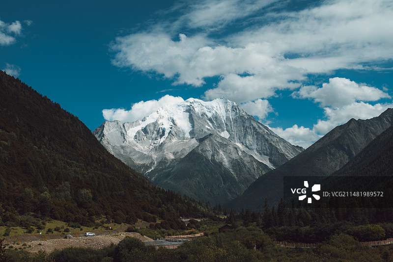 亚拉雪山图片素材