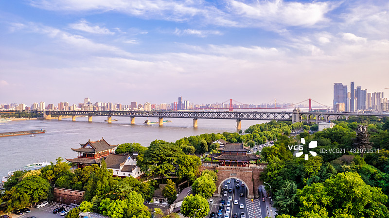 湖北武汉汉阳晴川阁铁门关武汉长江大桥航拍图片素材