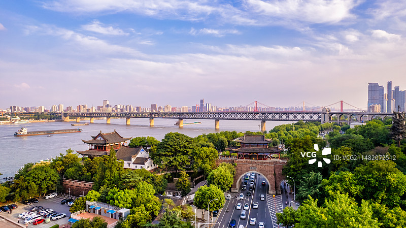 湖北武汉汉阳晴川阁铁门关武汉长江大桥航拍图片素材