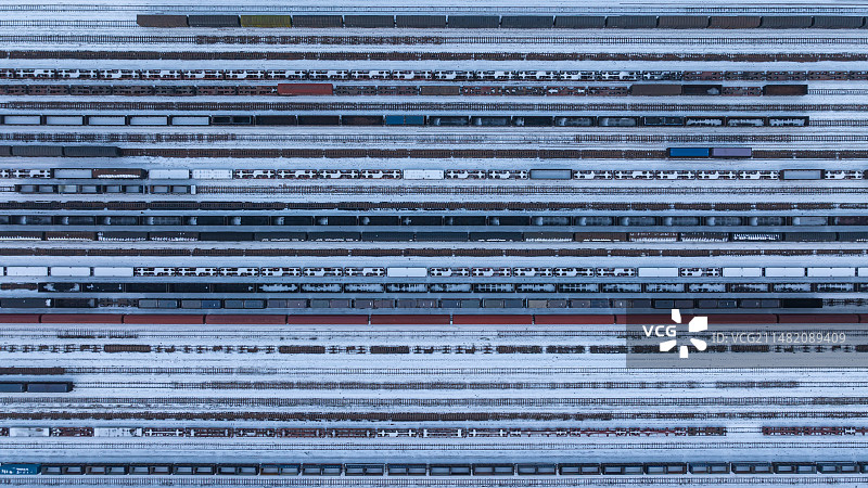 雪天中的郑州编组站与城市发展图片素材