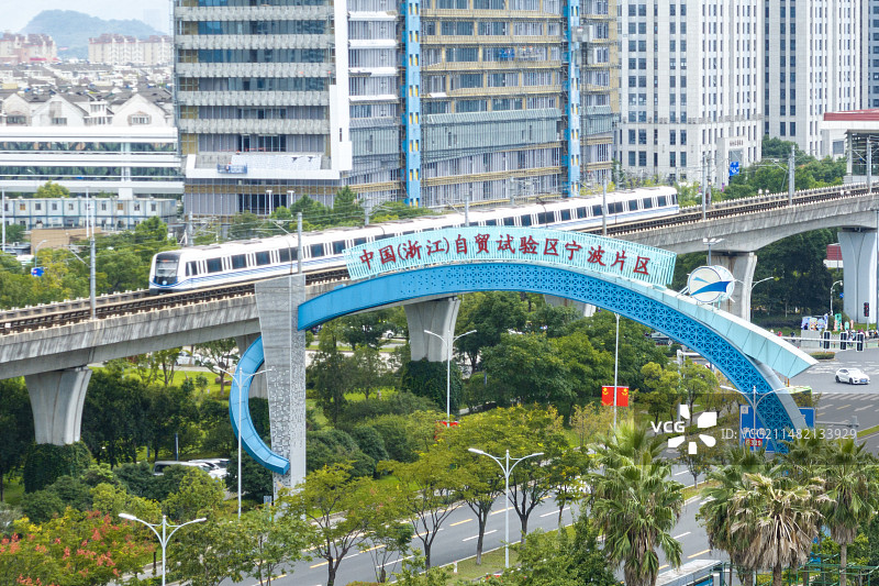 中国浙江自贸试验区宁波片区，宁波北仑街头图片素材