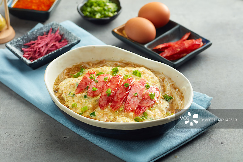 腊肠蛋肉拉米粉图片素材