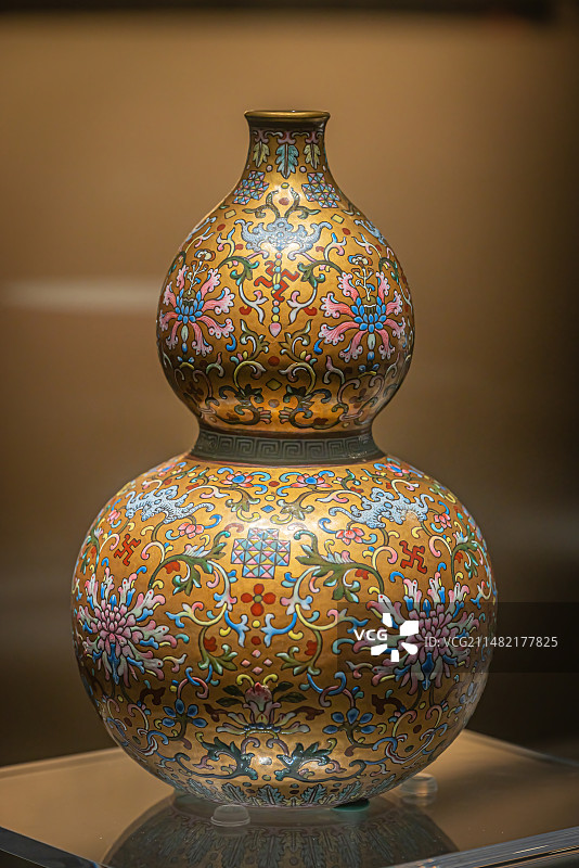 瓷器之金地粉彩莲纹葫芦瓶 中国陶瓷博物馆图片素材
