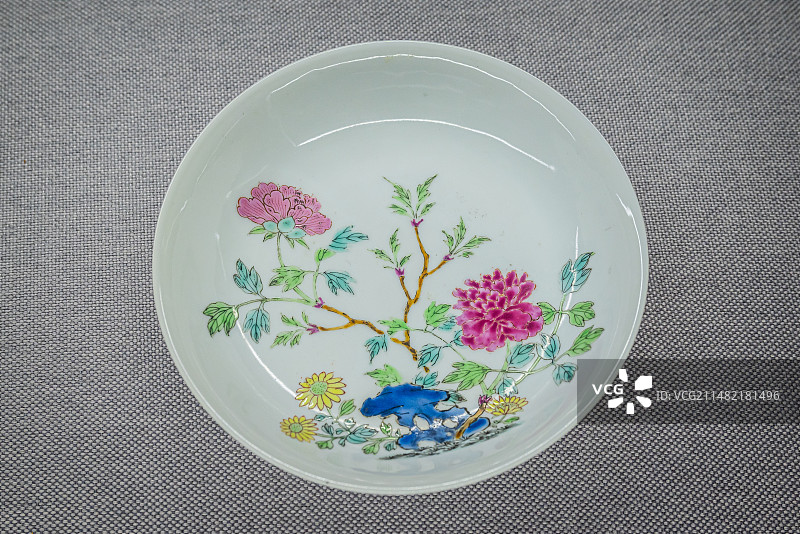 瓷器之粉彩牡丹菊花纹盘 中国陶瓷博物馆图片素材