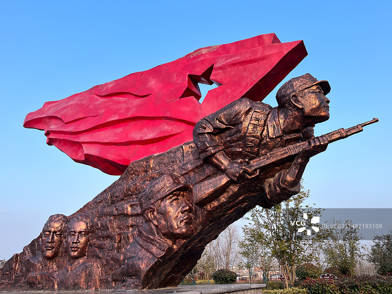 安徽省滁州市定远县大桥镇，中原局会议旧址，新四军东进雕塑图片素材