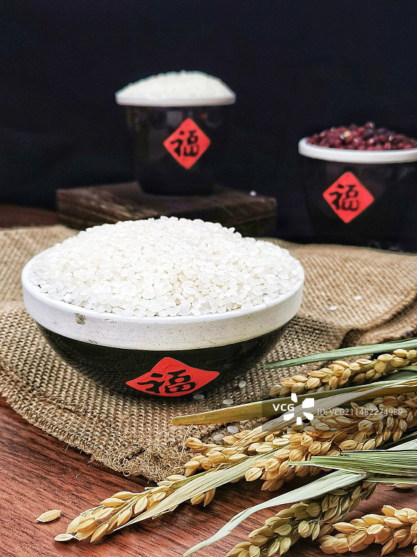 粮满钵，福满地！图片素材