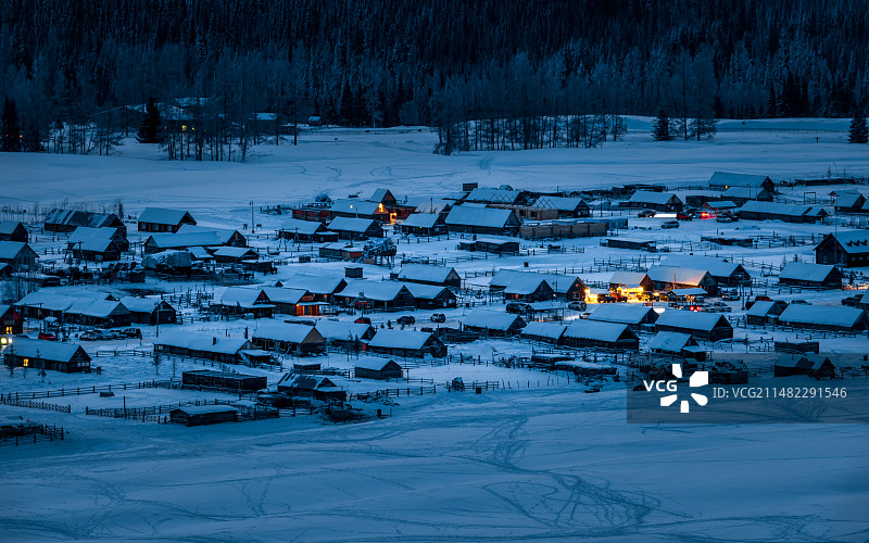 【清晨的喀纳斯村庄】图片素材