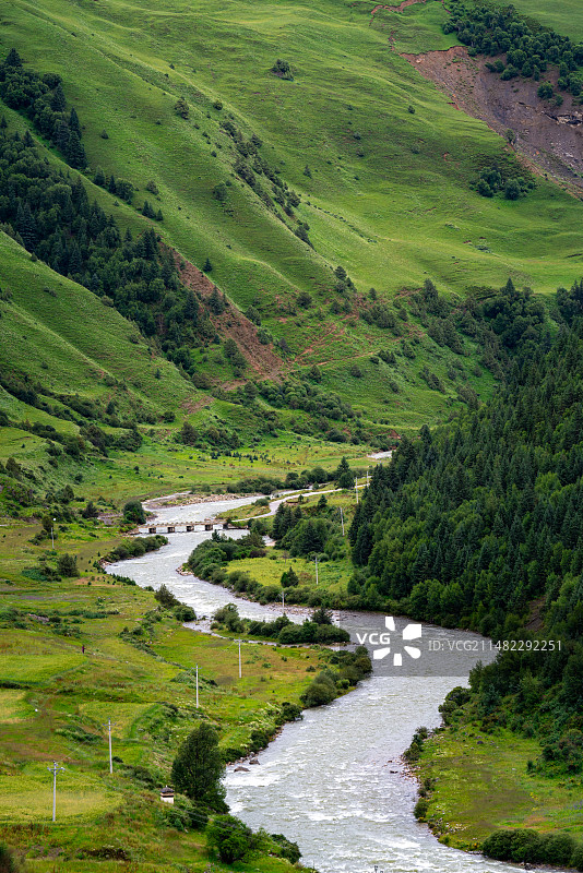 河流与高山草原图片素材