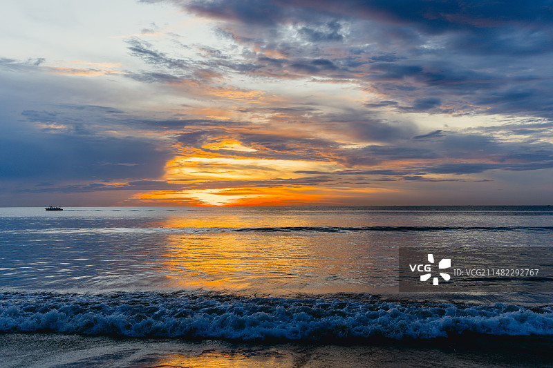马来西亚沙巴州首府丹绒亚路海滩日落组图图片素材