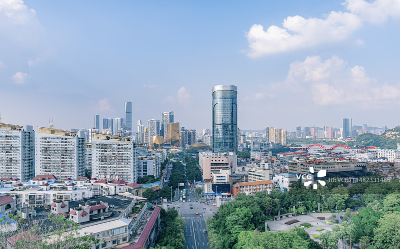 广西柳州鱼峰山视角遥望市中心图片素材