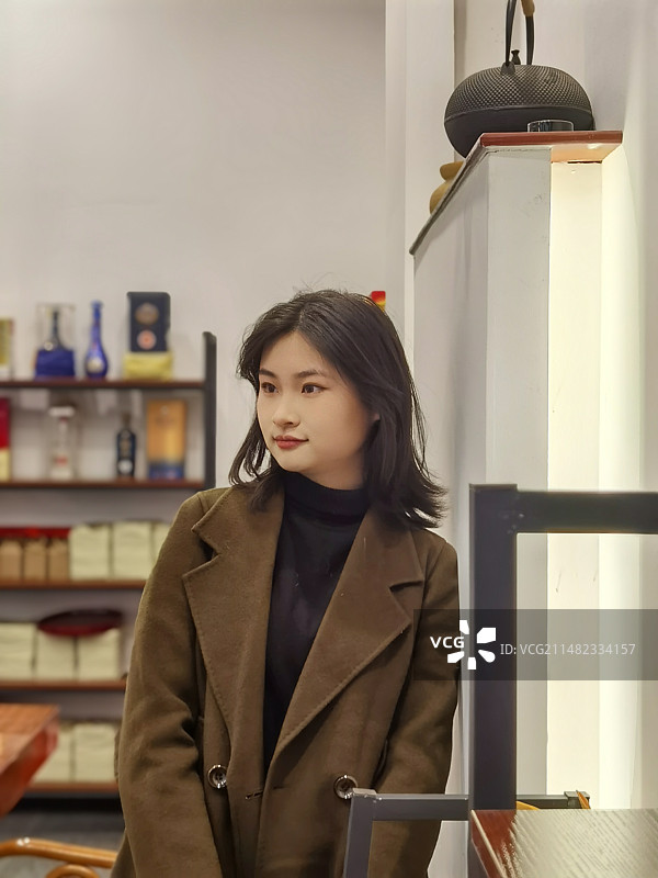 室内女子图片素材