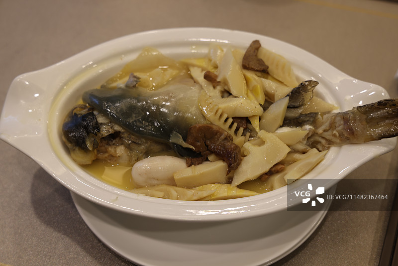 镇江特产笋烧河豚鱼图片素材