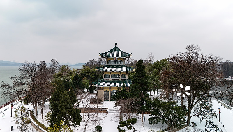 武汉东湖风景区雪景航拍——行吟阁图片素材