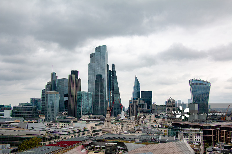 冬日圣保罗大教堂顶远眺伦敦金融中心图片素材