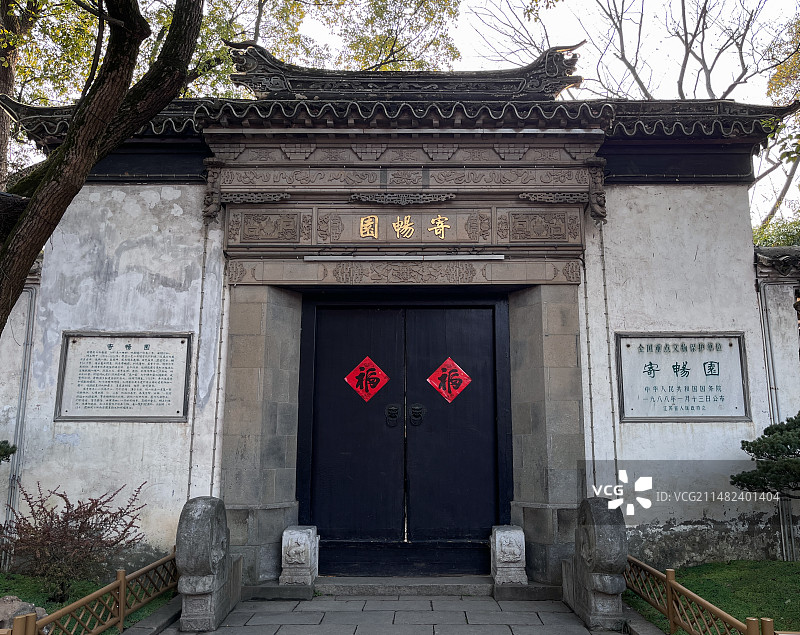 江苏省无锡市，惠山古镇，寄畅园大门图片素材