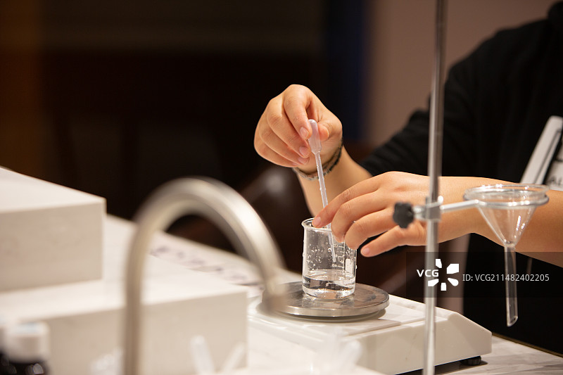 香水制作过程图片素材