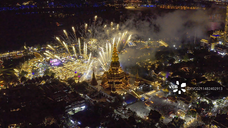 西双版纳告庄西双景景洪大金塔春节傣泐烟花秀航拍图片素材
