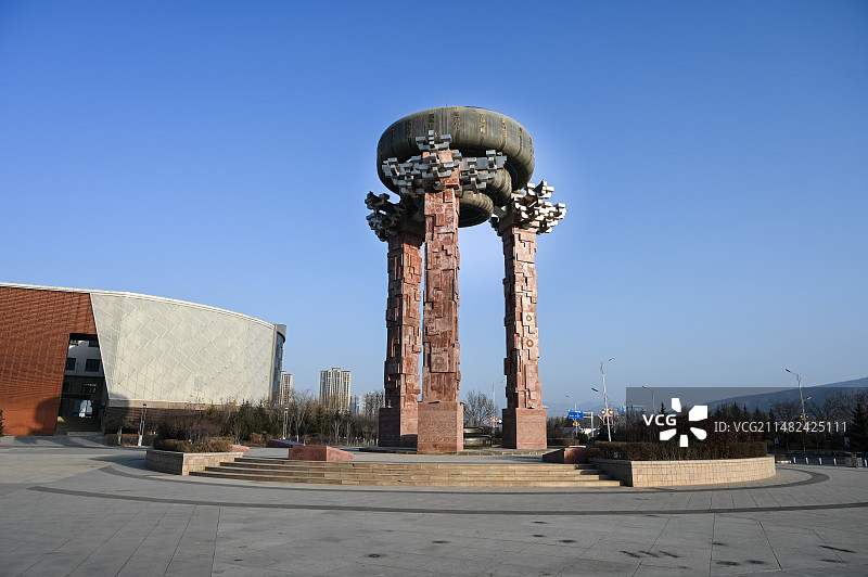 甘肃定西安定区城市广场地标雕塑新莽权衡图片素材