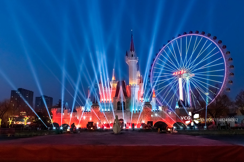 城堡灯光秀。拍摄于北京石景山游乐园。图片素材