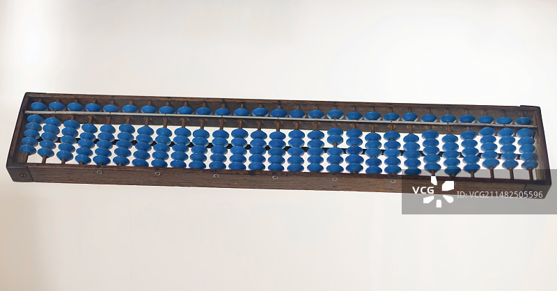 上海玻璃博物馆 蓝色玻璃珠算盘 民国图片素材