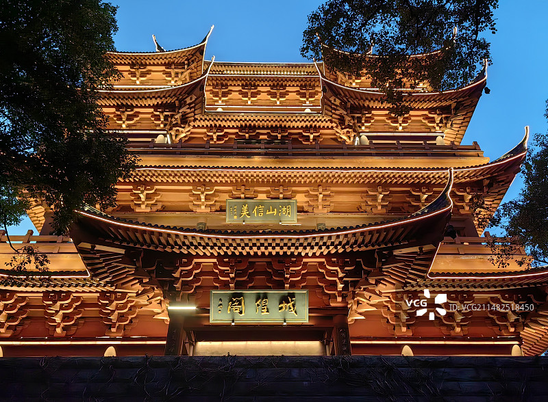 杭州西湖城隍阁夜景图片素材