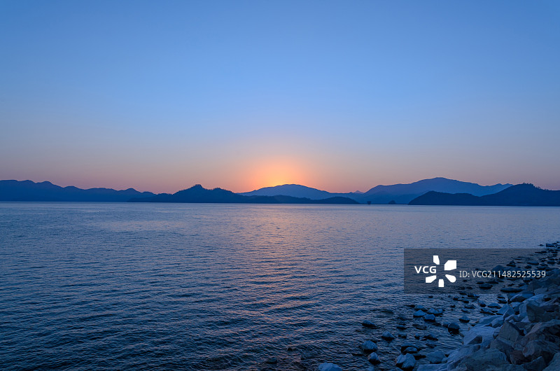 香港大埔区大美督船湾淡水湖日出朝阳图片素材