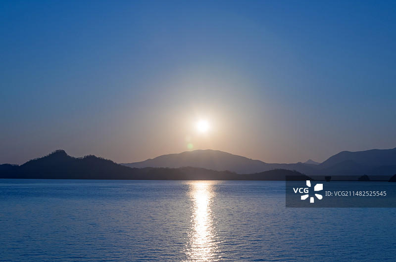 香港大埔区大美督船湾淡水湖日出朝阳图片素材