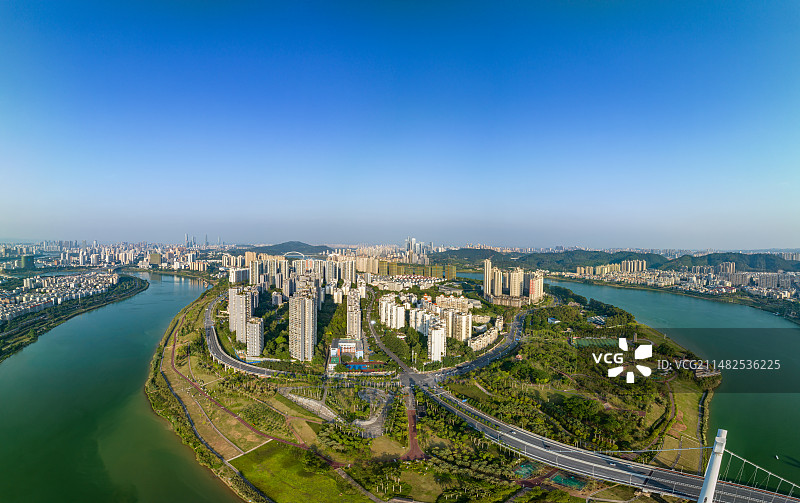 航拍南宁市青秀区柳沙半岛城市风光全景图片素材