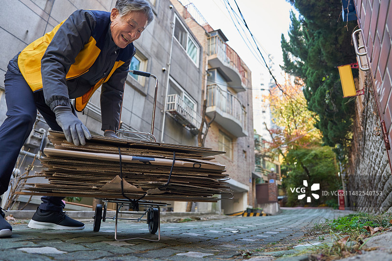 年长的环卫工人图片素材