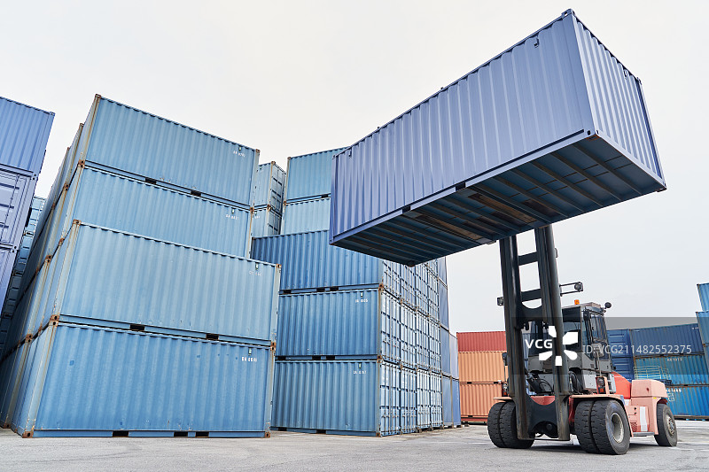 货运集装箱、货物运输、物流仓库图片素材