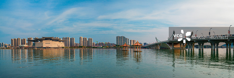 无锡大剧院和蠡湖大桥图片素材