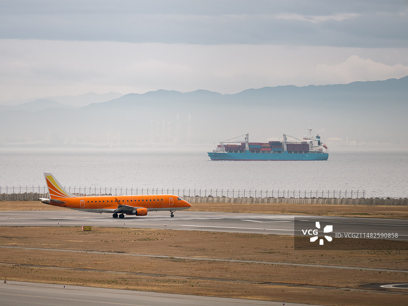 起飞降落的飞机图片素材