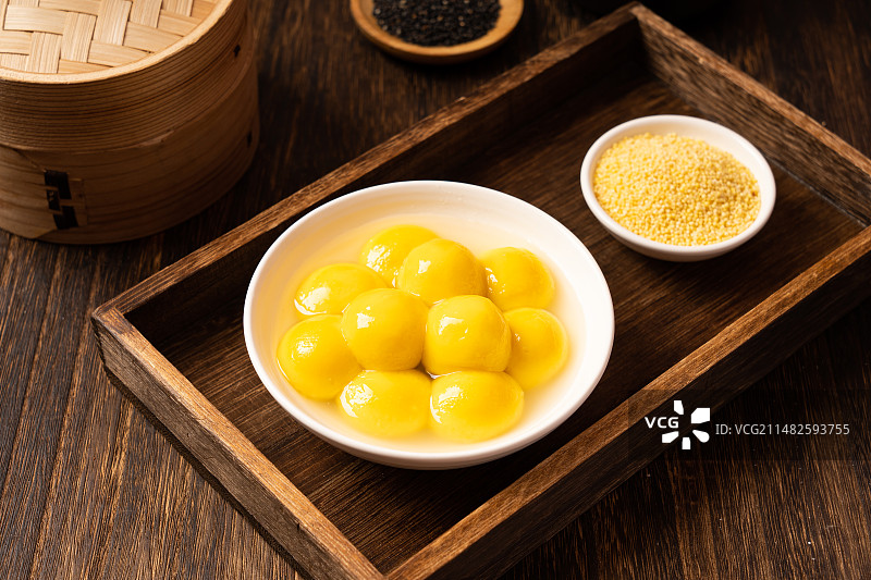 碗里的大黄米汤圆图片素材