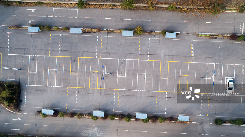 航拍汽车训练场倒车入库科目二图片素材