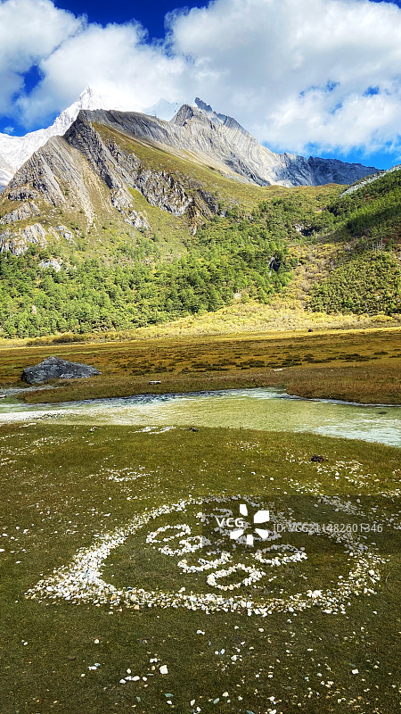 雪山下的誓言图片素材