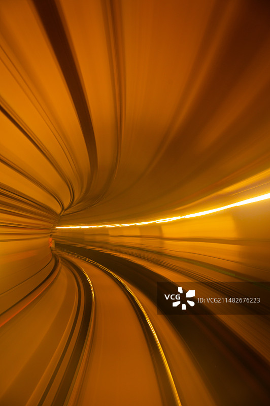 地铁里的时空隧道图片素材