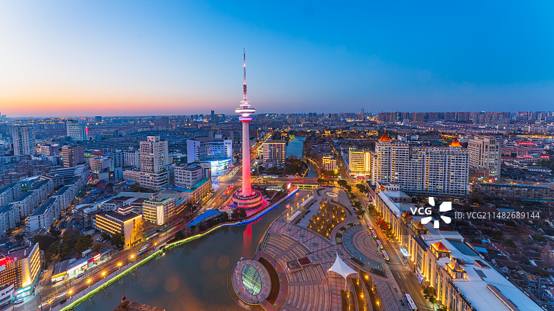 南通电视塔高楼建筑日落时分夜景图图片素材