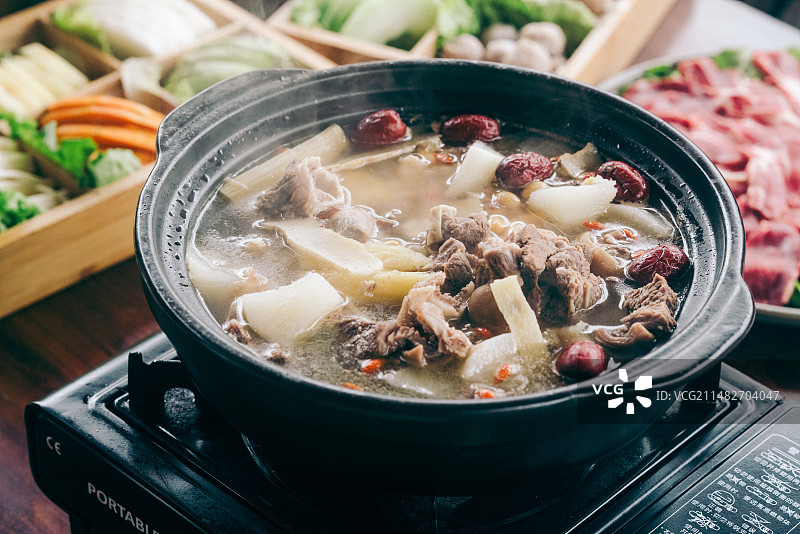 香喷喷的羊肉汤锅图片素材