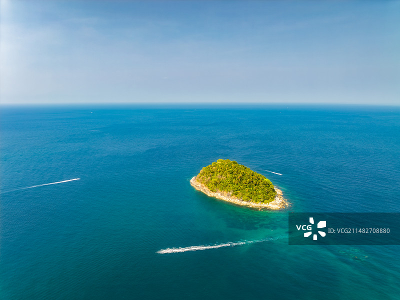 泰国普吉岛（Ko pu island）快艇环岛航拍图片素材
