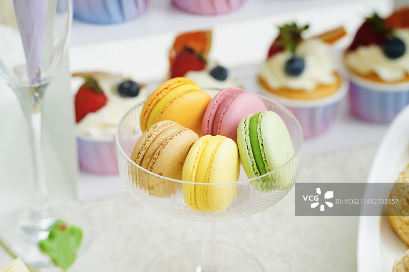 桌子上的甜甜圈铜锣烧特写镜头图片素材