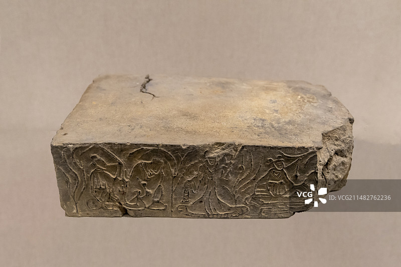 山东省临沂市博物馆“四川省绵阳市博物馆藏汉代精品⽂物展”：乐舞与西王母画像砖（东汉，绵阳市博物馆藏）图片素材