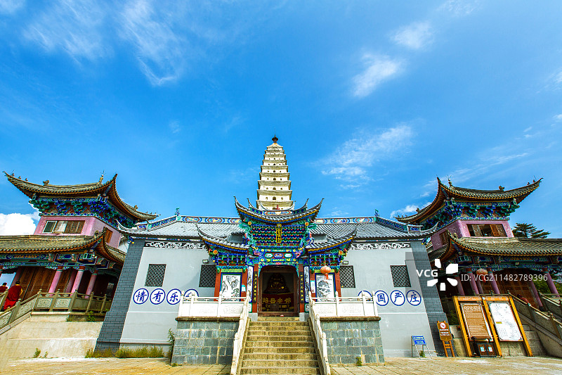中国云南省大理州宾川县鸡足山顶金顶寺建筑景观图片素材
