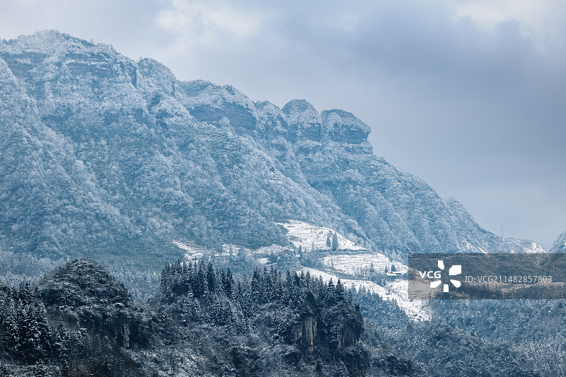 雪中金佛山图片素材