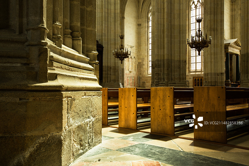 法国南特市圣皮埃尔与圣保罗大教堂大厅,遭受火灾之前的景观图片素材