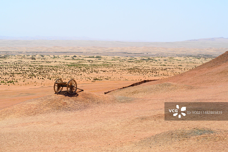 晴空下的沙漠风景阳关图片素材