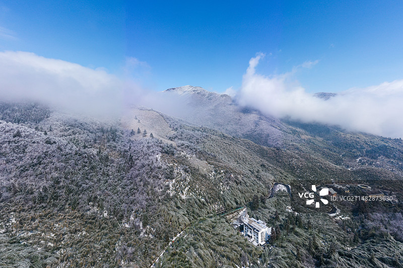 冰雪覆盖龙王山图片素材