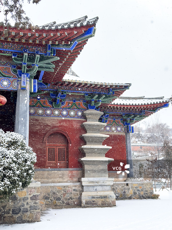中国河南郑州洞林寺冬季雪景图片素材